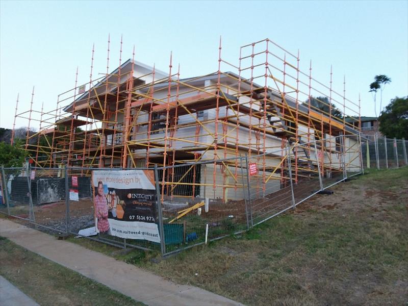 LENNOX HEADS CRACKER TAKES SHAPE