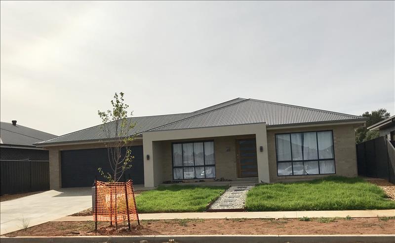5 Lamari Drive Griffith