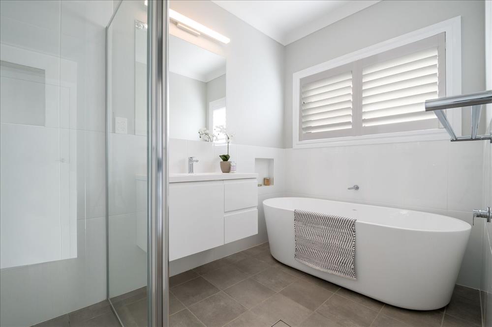 Home Design Internal. Bathroom. Bath Tub. Vanity. Shower. Shower Screen. Double Towel Rail.