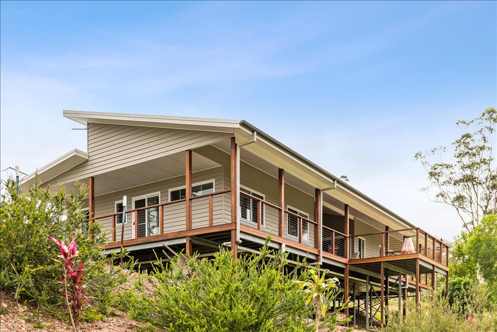 side perspective (from downhill) showing Hardies Scyon Linea weatherboard cladding, wire balustrade, hardwood timber posts and roofline