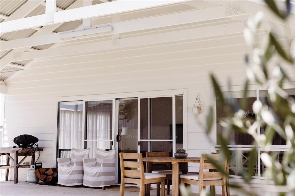 Holiday home alfresco deck